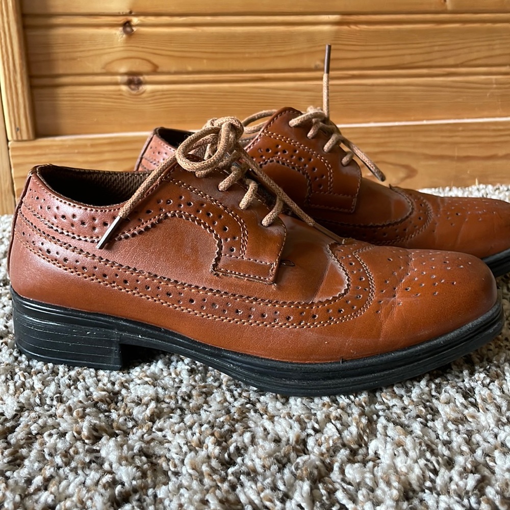 Boys 1.5 Deer Stags dress shoe.  Wore once for fist communion.